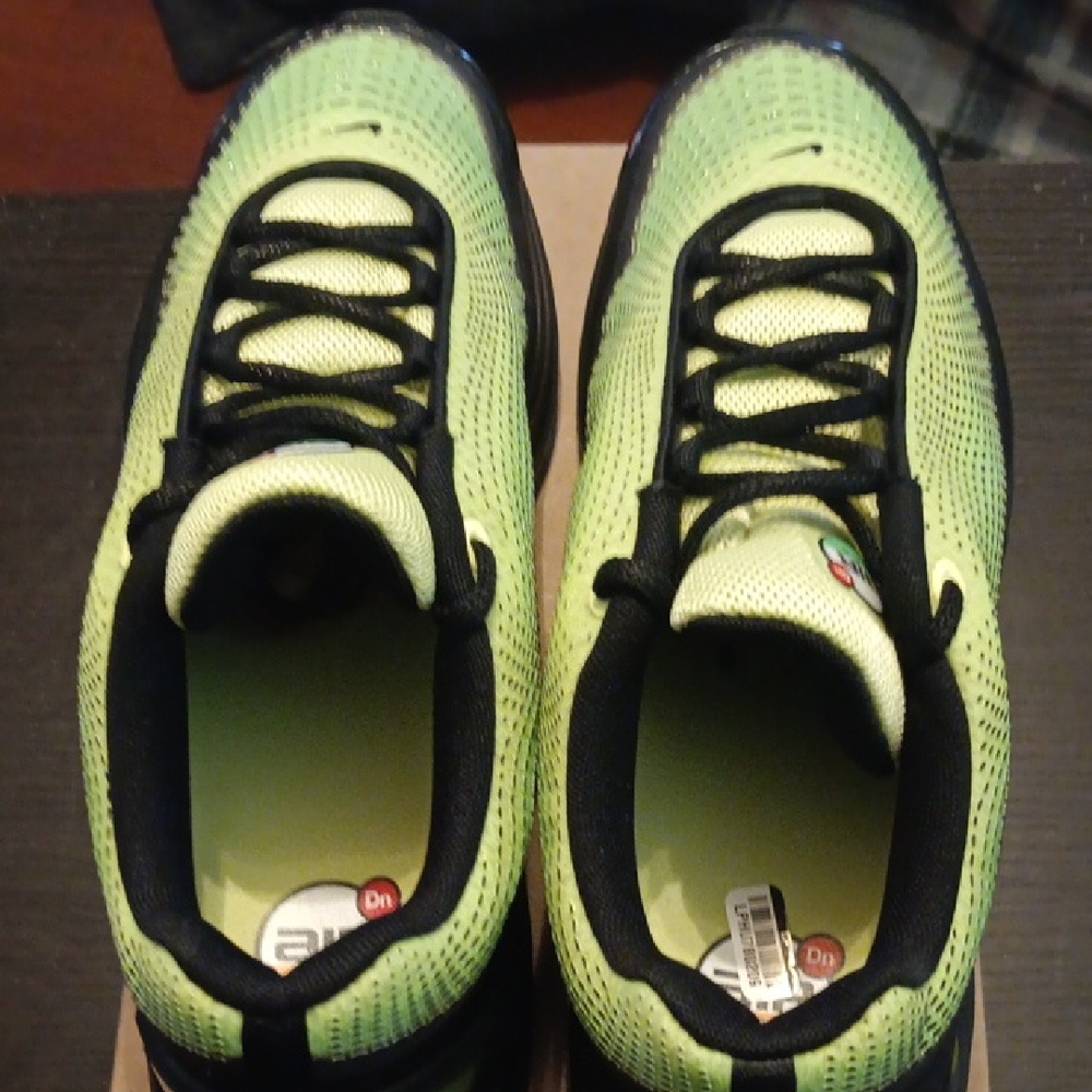 Nike Air Max Sneakers - Lemon Twist and Black Mens SZ 10 Womens SZ 11.5 NWOT - Picture 6 of 9